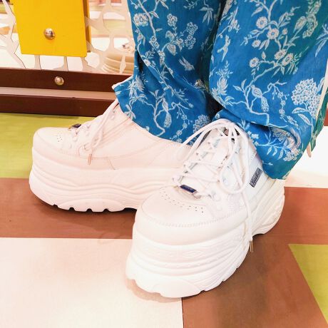 ̃\[Ƀ{[vXYOSUKE 30isanmaru/T}jV[YB^p[c̃ANZgA݊ՂE傤ǂ{[̌Xj[J[B\[̌X΂͊ɂ₩ŕS͏Ȃ߁AI\[̃NbV͕ς炸BVvfUC獇킹₷X|[eB[ɂȂɂALX^CŊ􂵂Ăꂻ1BԃfUCȂlɂ߁IyVFׁIubNp[vz}bgJ[̃ubN{fB[̃ANZgɂȂVo[̃p[cAp[vŃXeb`VbNł1Ɏdグ܂BYTCYi26.0/27.0/28.0cmjNo.2608074 WJJ[͈قȂ܂B[^:2601023]