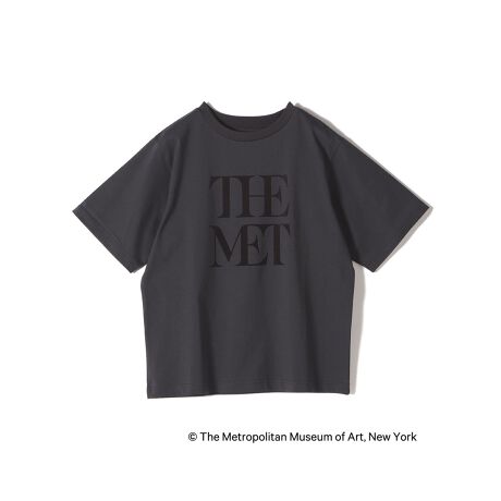 [^ԁF222340009]25AWTHE MET~SHIPS ColorsD]́ug|^pفvƂ̃R{V[YASTVcoIuTHE METṽStbL[vgłA悭݊̂fUCBobÑlbNɂg|^pٖvgApɂANZgvXĂ܂BJ[́Amg[őlۂȂ2FɉAo[KfB[Sڂ䂭x[W̑S3FWJBƂ̂{bNX^ŁAƒĂŃT}ɂȂAl̃JWAX^Cɂ҂̃ACełBTHE MET~SHIPS Colors̃V[YŁAA[gTHE MET̃SpCibvpӂĂ܂BlA[gTVcF222-34-0010[gbNA[gTVcF222-34-0011THE METhJSTVcF222-34-0012[TCgɂ(nCt/-)ł̕iԕ\LƂȂ܂Byg|^pفziThe Metropolitan Museum of Artjg|^pق͐ÊnɂTNȏɂ킽镶YWĂ B1870N̑nȗAg|^pق͒PɊ󏭂Ŕpi̕ɂƂĂł͂ȂA ȏ̂̂ǋĂ܂BAg|^pق̔pi͓WCxgʂ V^A╶𒴂VACfBA▢mȂȂĂĂ ܂Bj[[Nɋ_\郁g|^pقThe Met Fifth Avenue  The Met Cloisters 2̊قɕĂ܂BipׂɁAAeV^OKmF̏Ap͂舵Bi̐F́AB̏ڍ׉摜QƂB摜̏i̓TvłBۂ̏iƎdlAHATCY኱قȂꍇ܂B̏i̓AEgbg̃IWi[xiłBSHIPS OUTLETeXAECTCgł̎舵ƂȂ܂BX܂ւ⍇̍ۂ́ASSHIPS OUTLETeX܂ł肢܂B̑SHIPSeX܂ւ̂񂹑Ή͒v˂܂̂ŁA\߂̒肢܂BSHIPS ColorsSHIPS̃RZvguSTYLISH STANDARDṽtB^[ʂāAJWArWlX܂ł̃ACe[YiuȃvCXō\IWi[xłBYAEBYALbYCibvAOUTLETeX܁AECTCg𒆐SɓWJBlXȃCtX^CɊYA炵\łg[^ACeĂ܂B